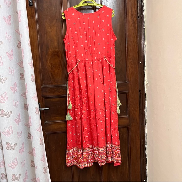 Bright pink sleeveless dress & kurti - Picture 3 of 7